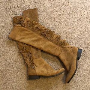 Over the knee fringe boots (7.5)